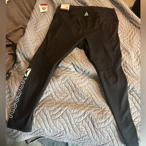 Black Women’s XL Reebok 7/8 leggings/yoga pants with side pockets